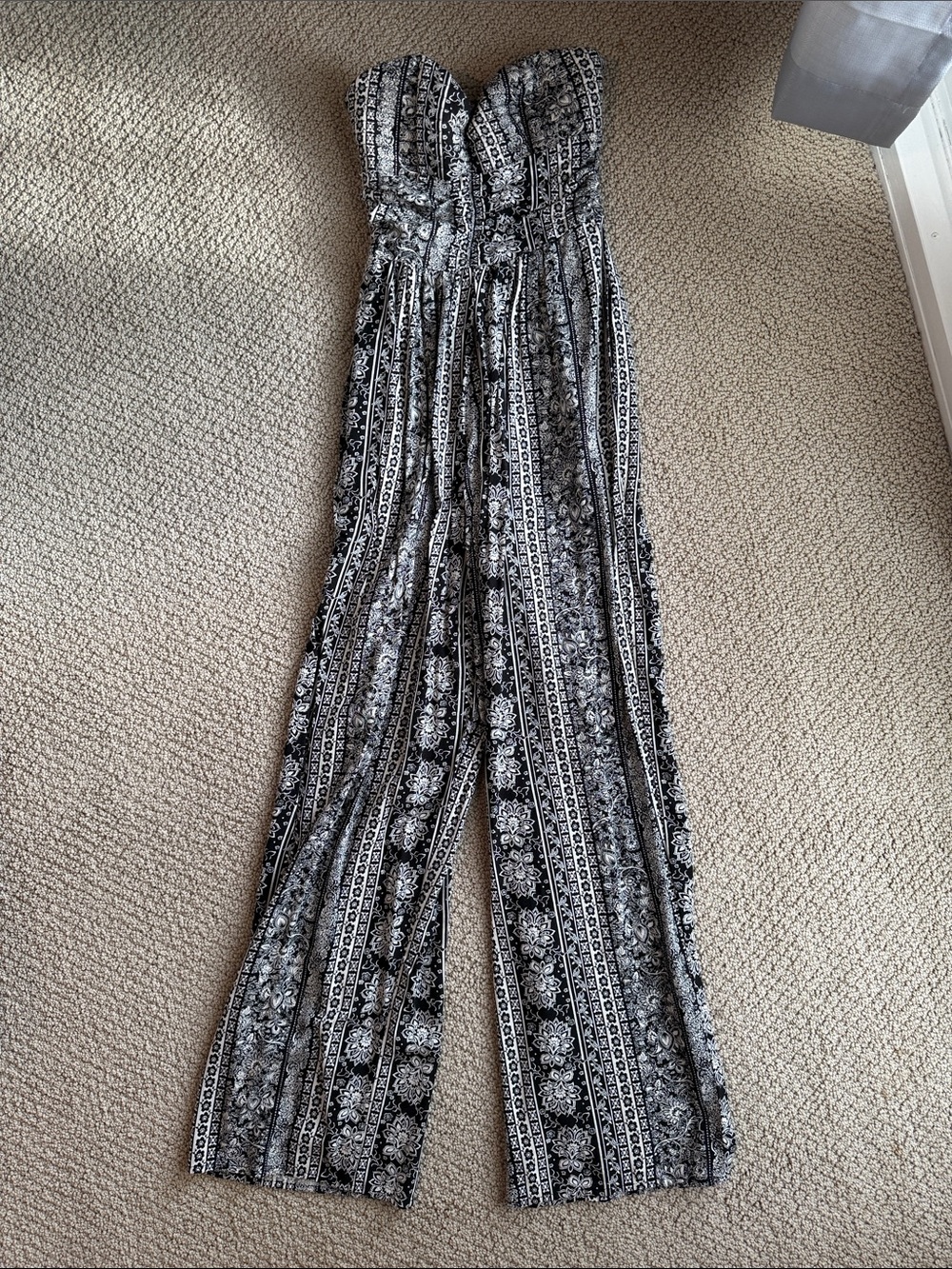 Band of Gypsies Black & White Strapless Printed Jumpsuit